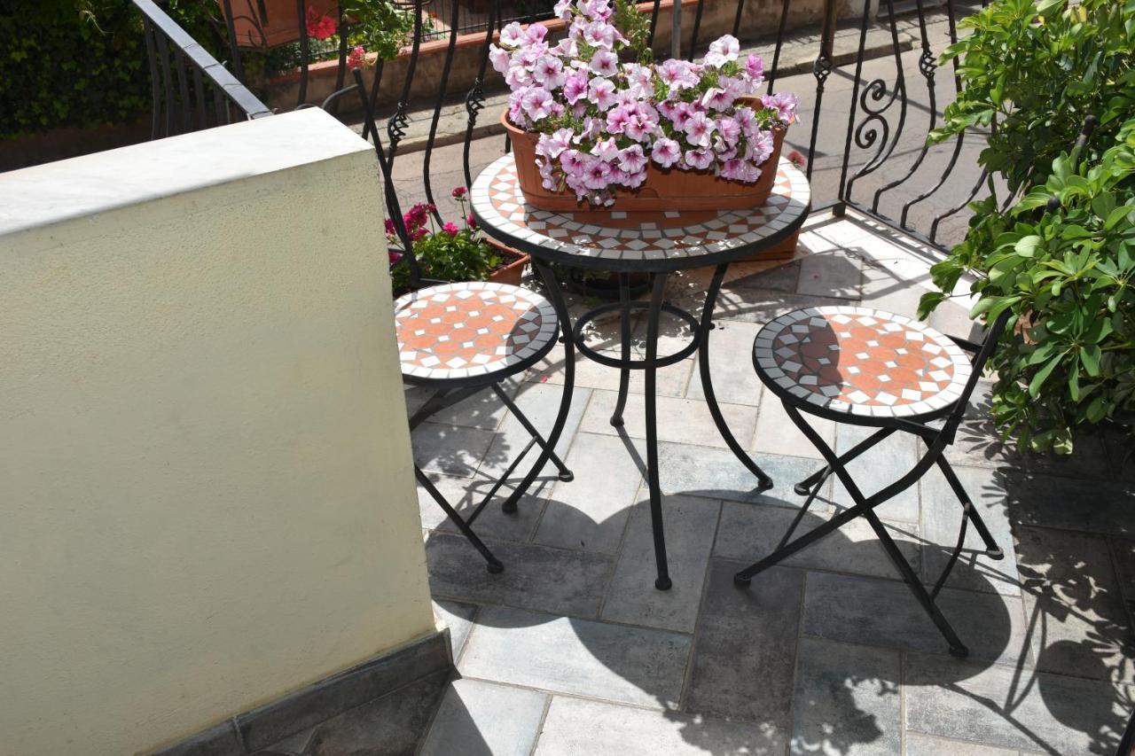 Bed And Breakfast Le Petunie Bari Sardo Exterior foto