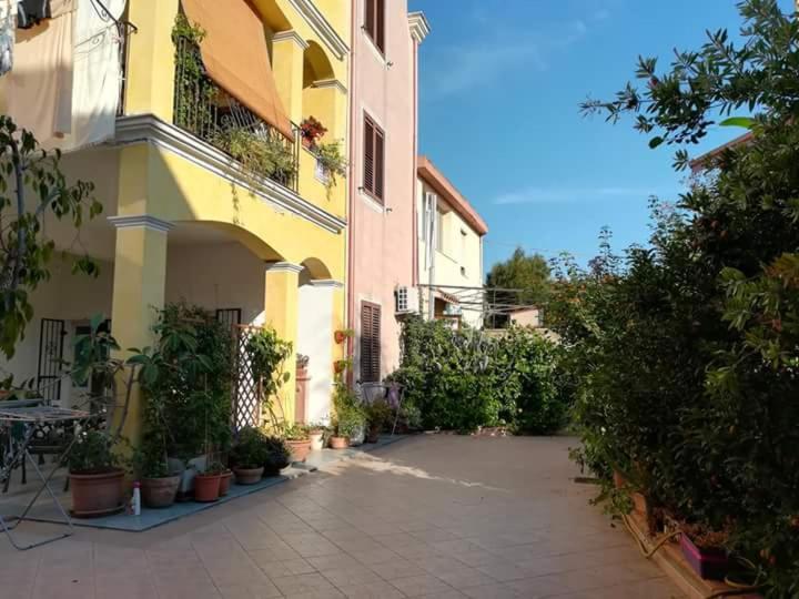 Bed And Breakfast Le Petunie Bari Sardo Exterior foto